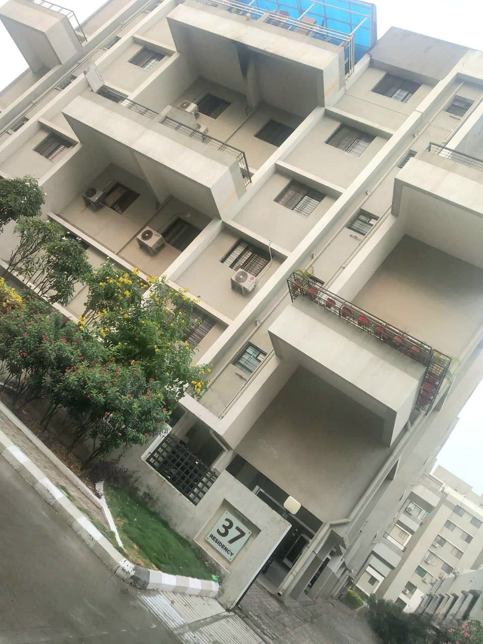 2bhk luxurious flat is available on rent at Leverage green koradi road